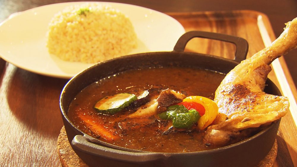 「スパイシー」or「クリーミー」？豊富なトッピングが嬉しいスープカレー