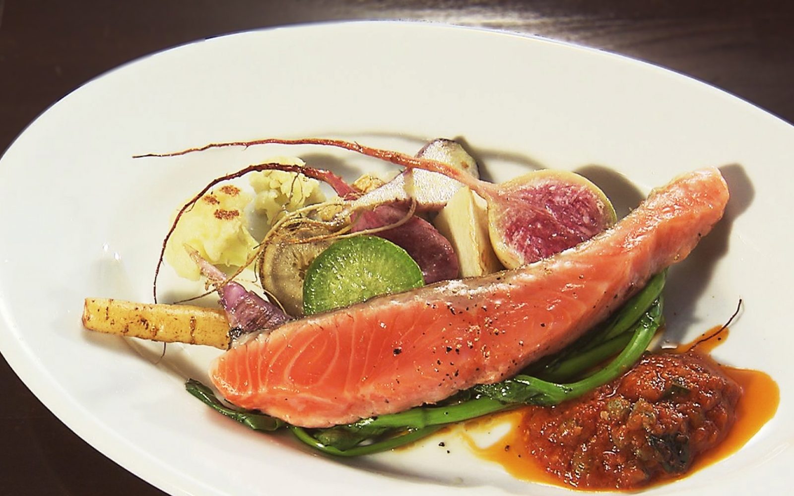 ランチはイタリアン・夜はフレンチスタイルのコースで！四季折々の海の幸・山の幸の魅力が詰まった逸品