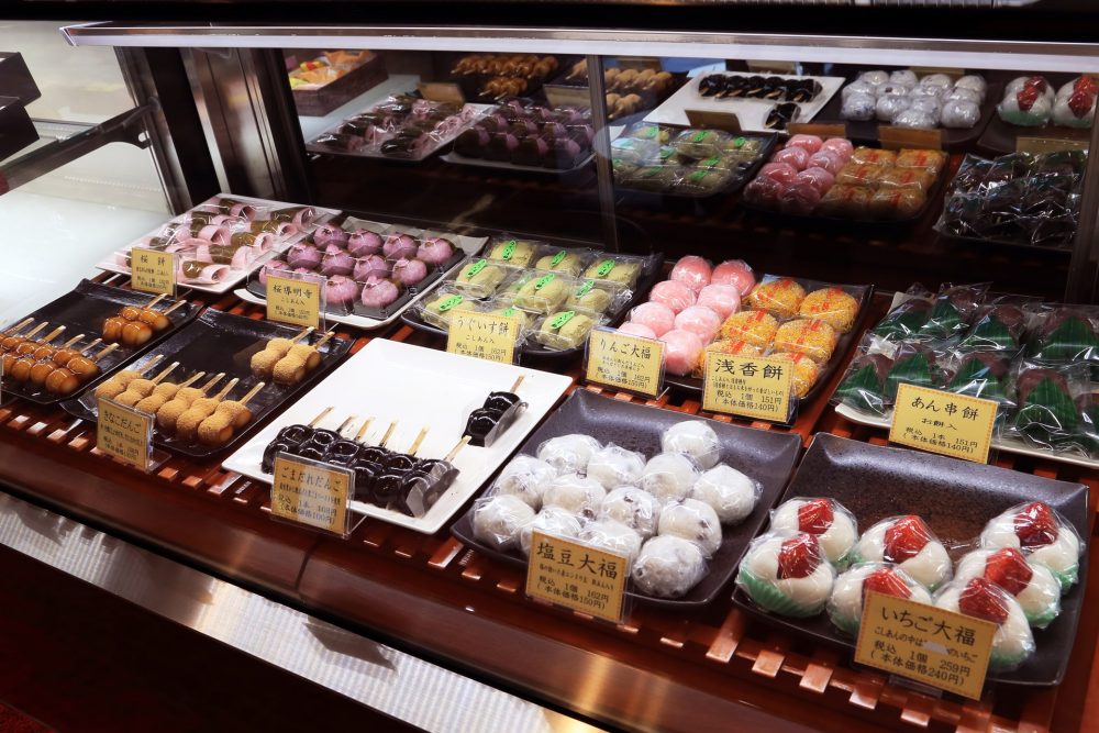 和菓子も種類たくさん