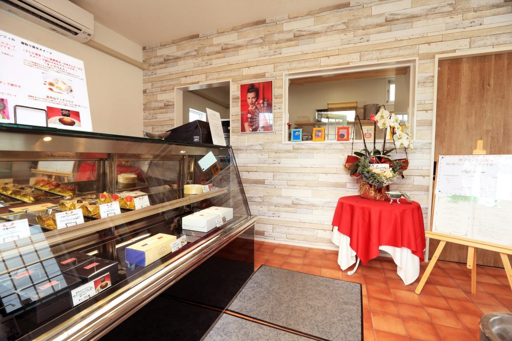 アップルパイやチーズケーキのテイクアウトも