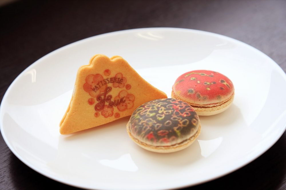 津軽塗デザインのマカロン