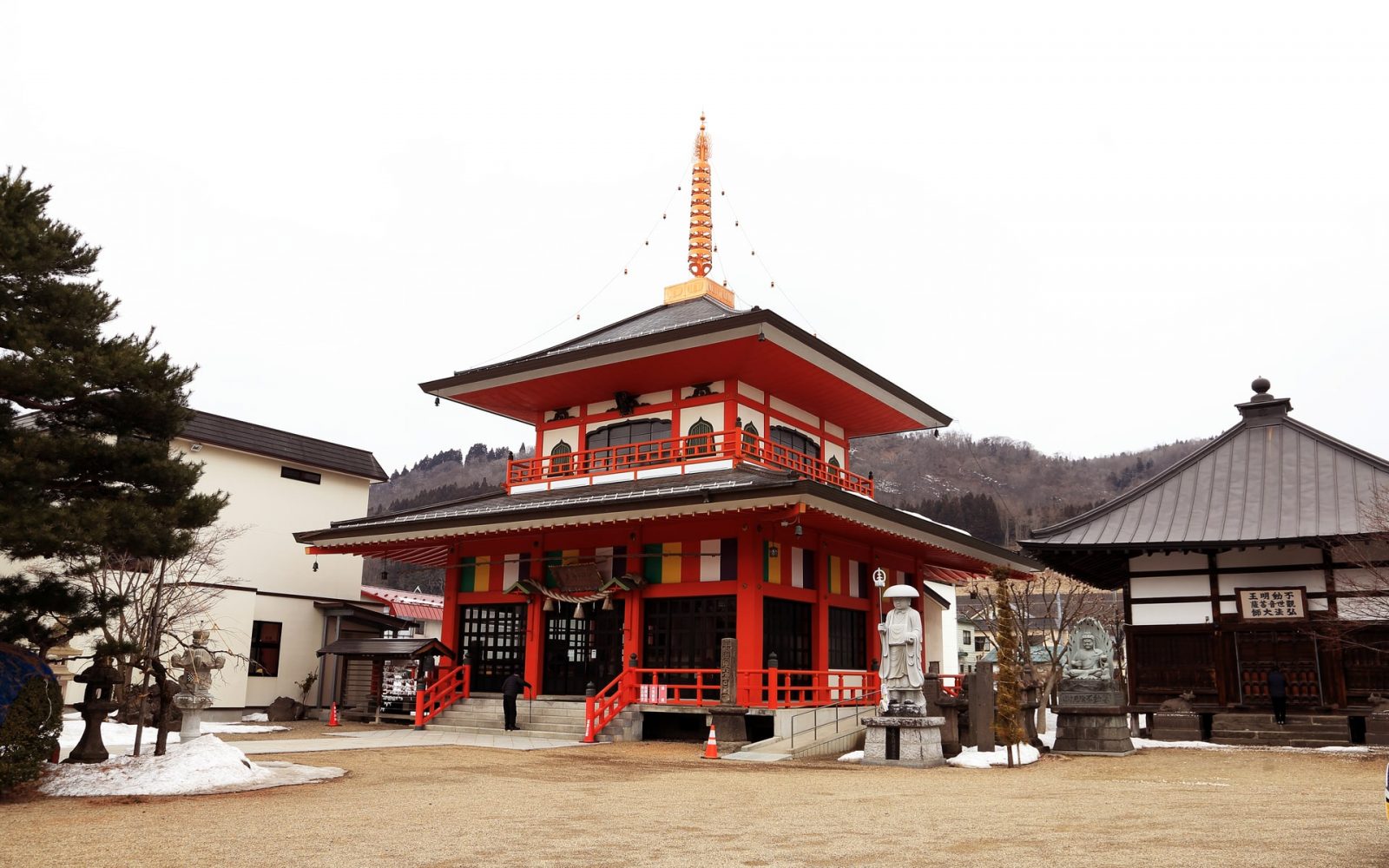 大鰐町のほぼ中央に位置する「津軽一代様」の申と羊を奉る神社