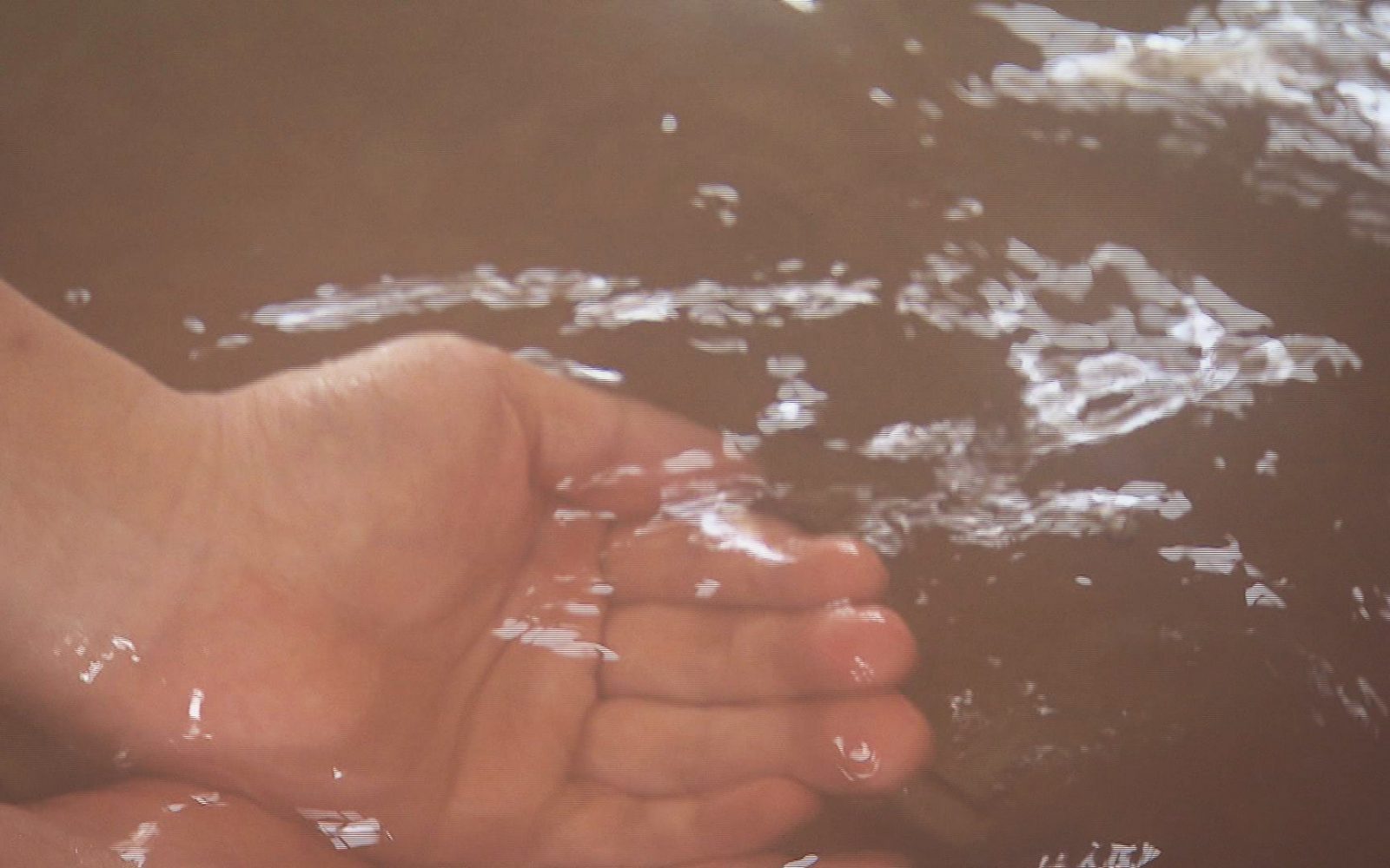 源泉かけ流し、熱めのお湯が特徴「おおびらき温泉」