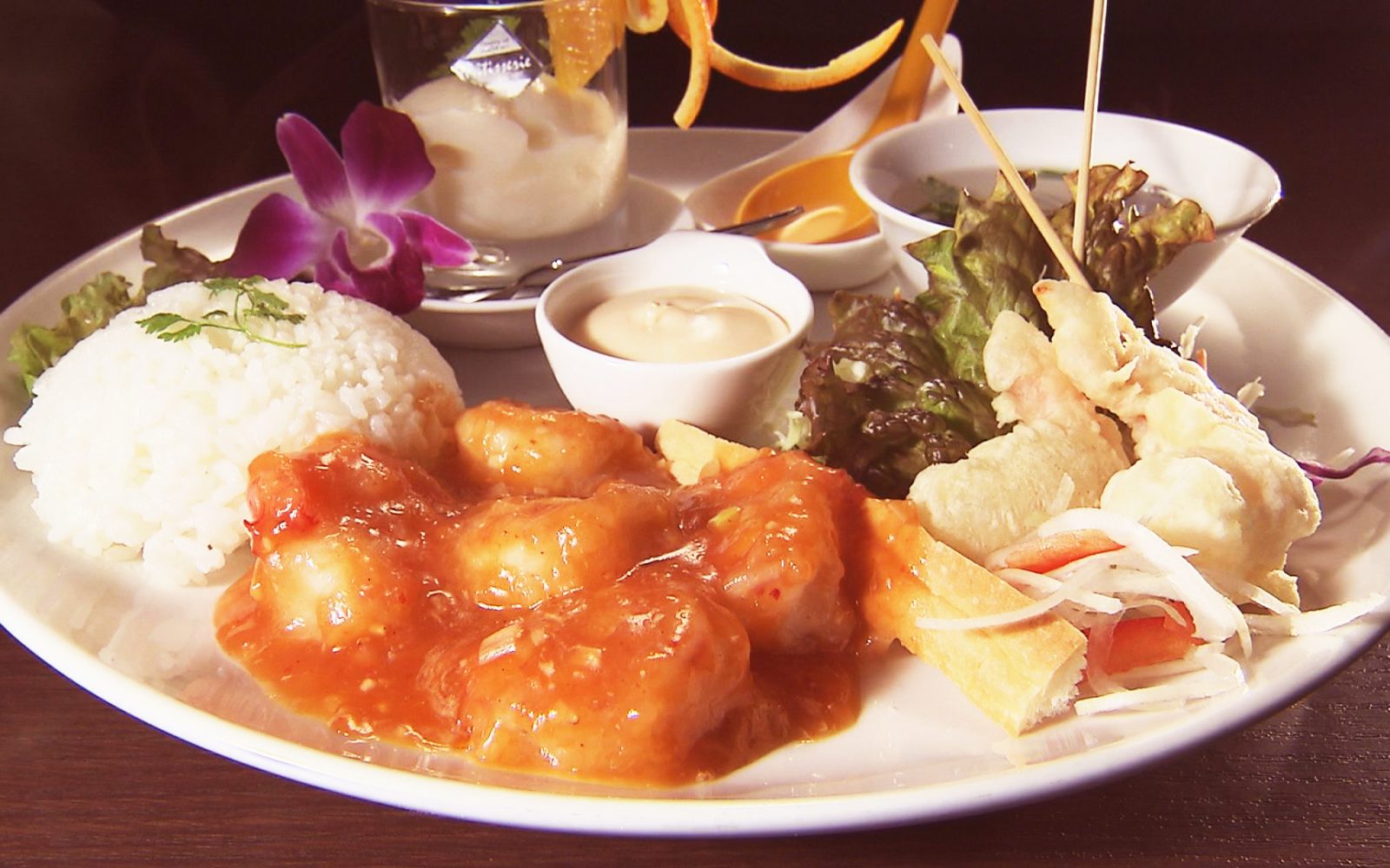 エビたっぷり！エビチリと海老マヨ両方楽しめる欲張りランチ