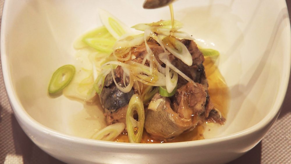 ごま油を回し加えて