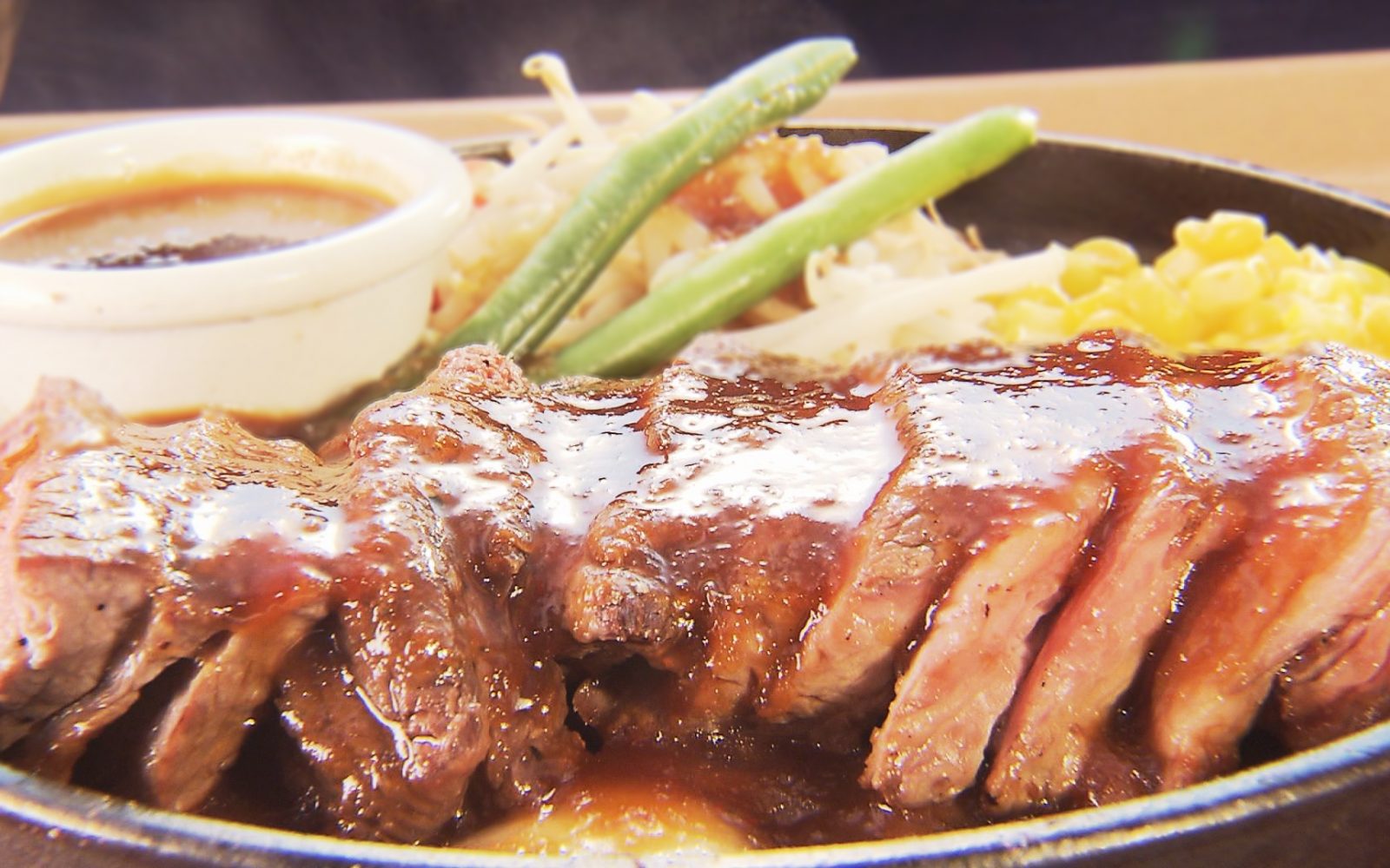 低温調理でやわらか仕上げ！たまらない絶品ステーキ