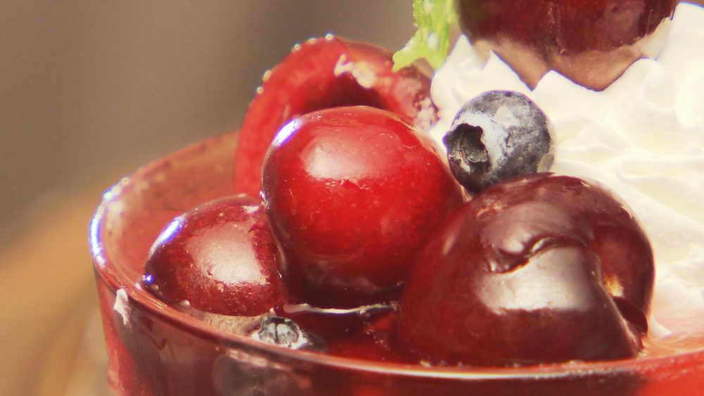 アメリカンチェリーとブルーベリーが