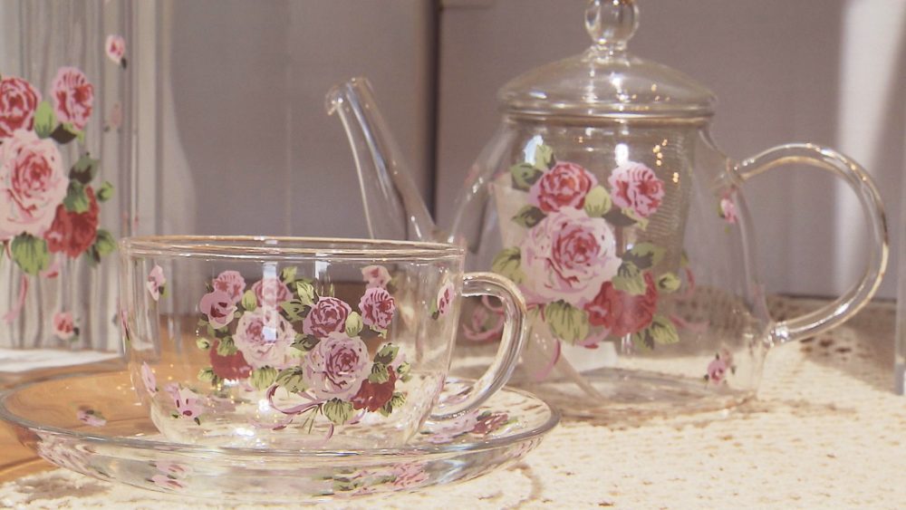 かわいらしい茶器