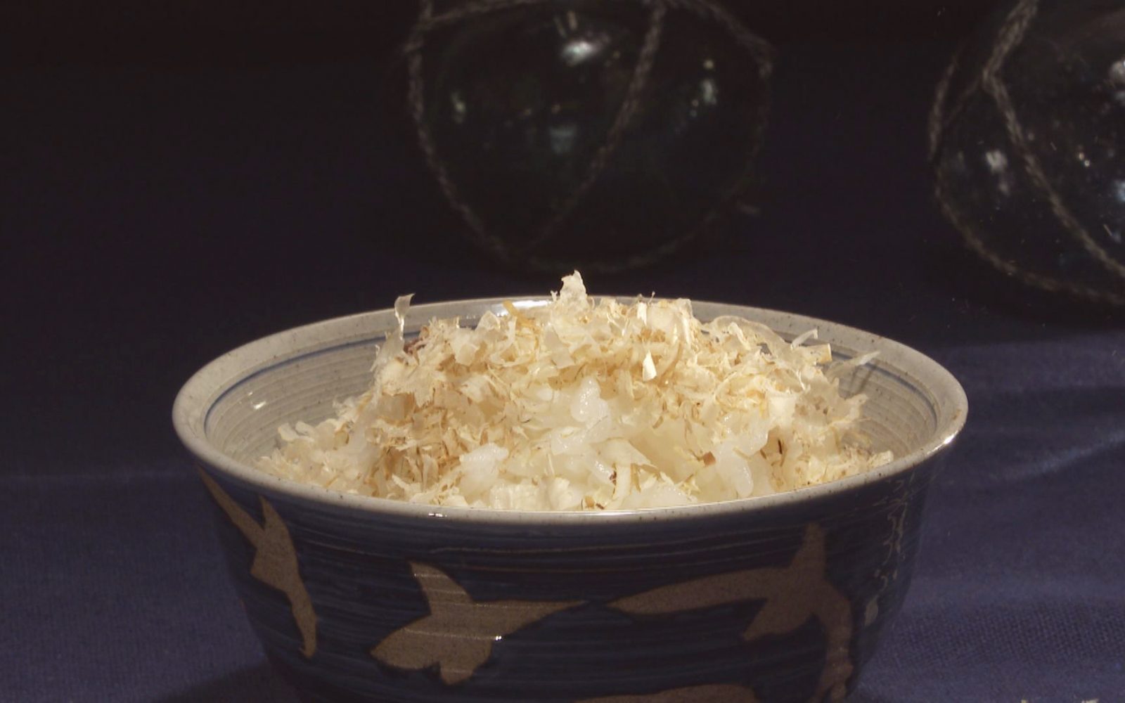 静岡・薄さ0.01mm！？ふわふわ「いわし削り」