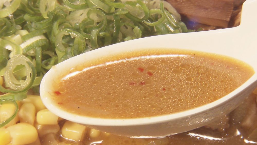 豚骨・鶏ガラの白湯スープ