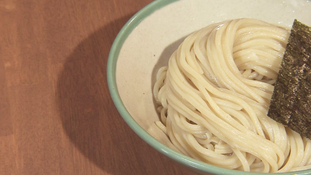 自家製の太ストレート麺