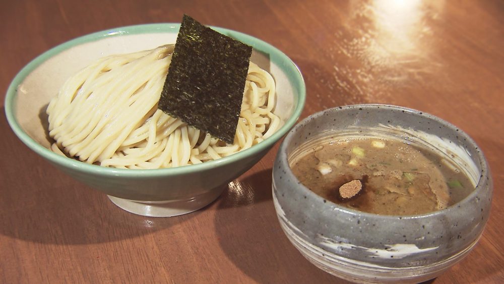 コシのある自家製麺を濃厚スープに絡めていただくつけめん
