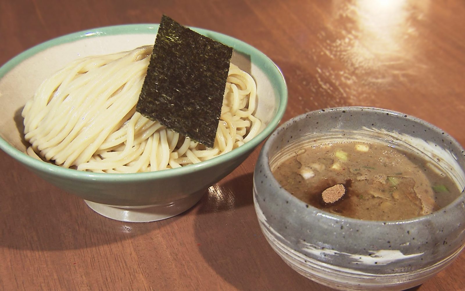 コシのある自家製麺を濃厚スープに絡めていただくつけめん