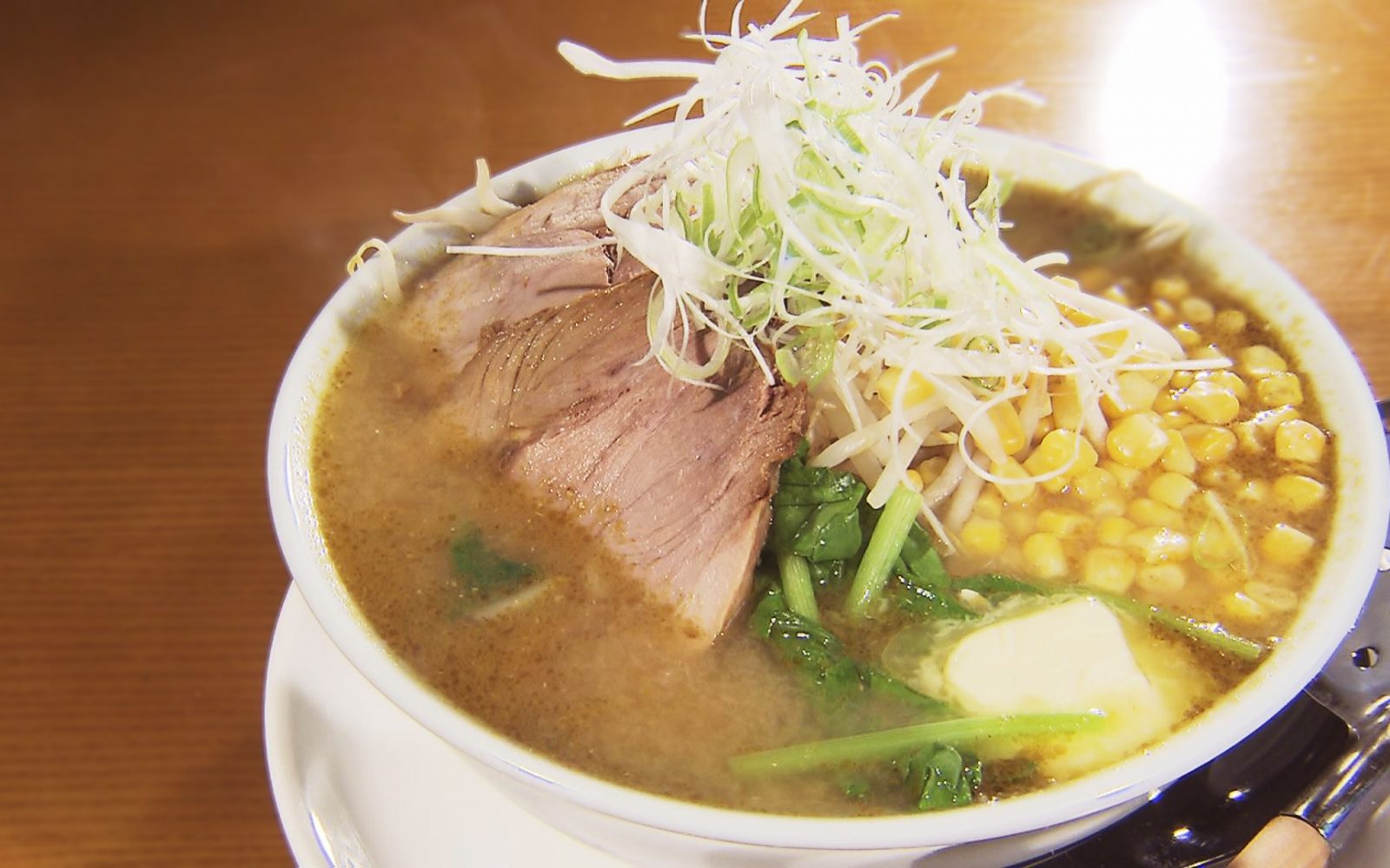 グリーンカレーと味噌ラーメンを融合「味噌バターラーメン グリーンカレー味」