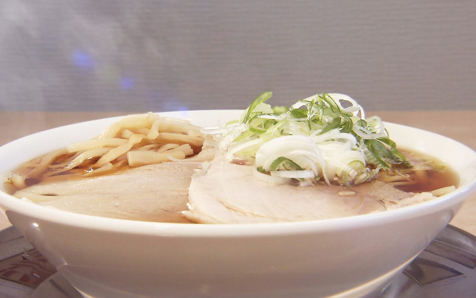 魚だしの上品な甘みと太麺の存在感が印象的「津軽中華」