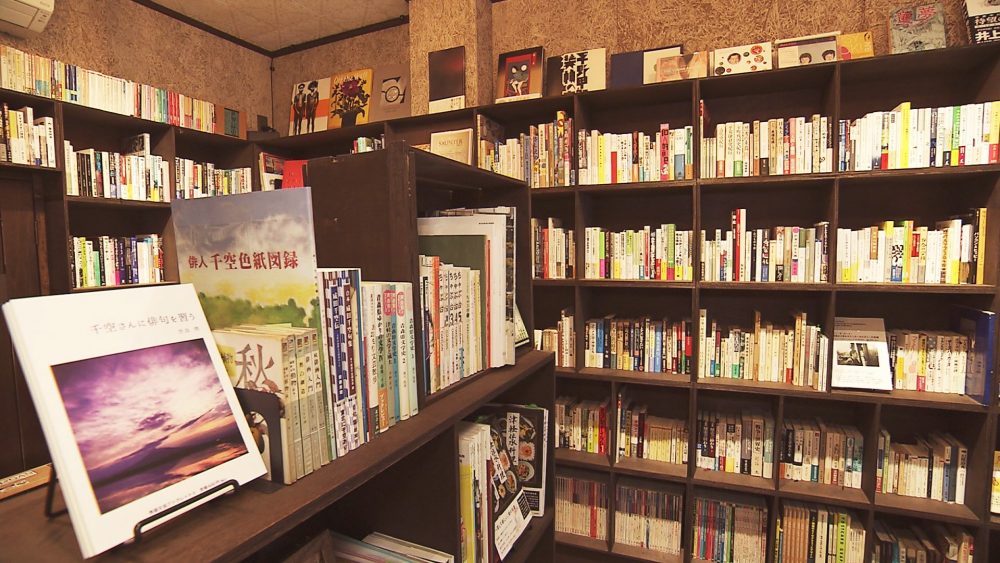 およそ1200冊が並び