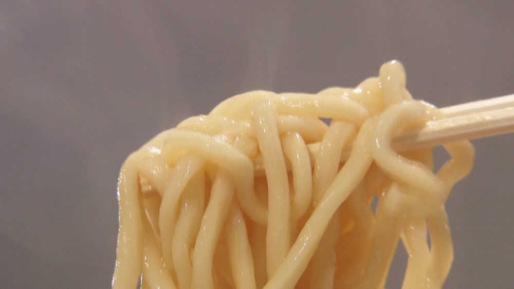 存在感抜群の太麺