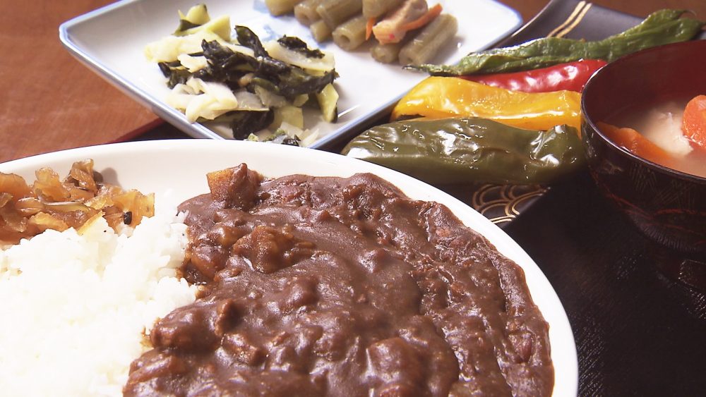 お笑いタレント・ヒロシさんがおかわり！中泊の食堂カレー