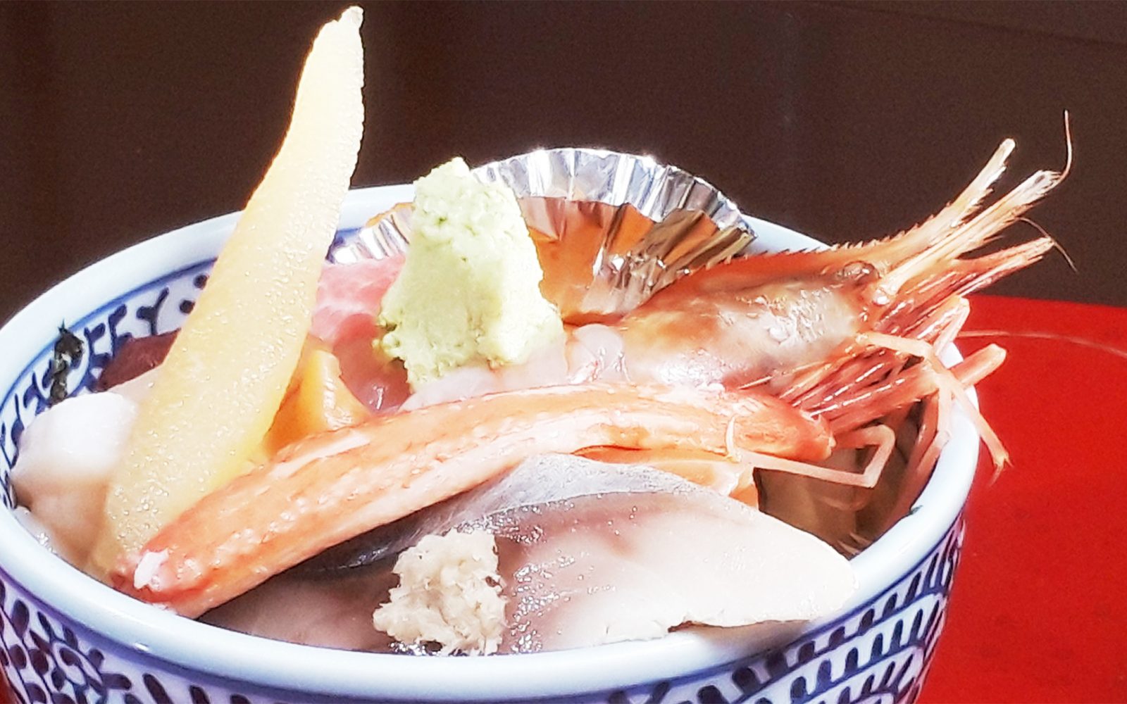 まさに贅沢！青森の食材にこだわった絶品「特上海鮮丼」
