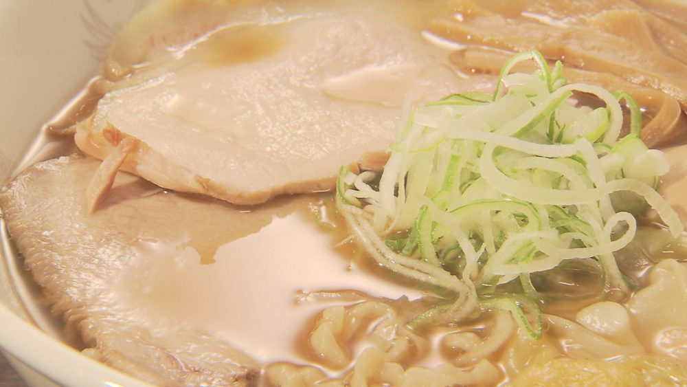 創業36年・トッピング盛り沢山「特製ラーメン」