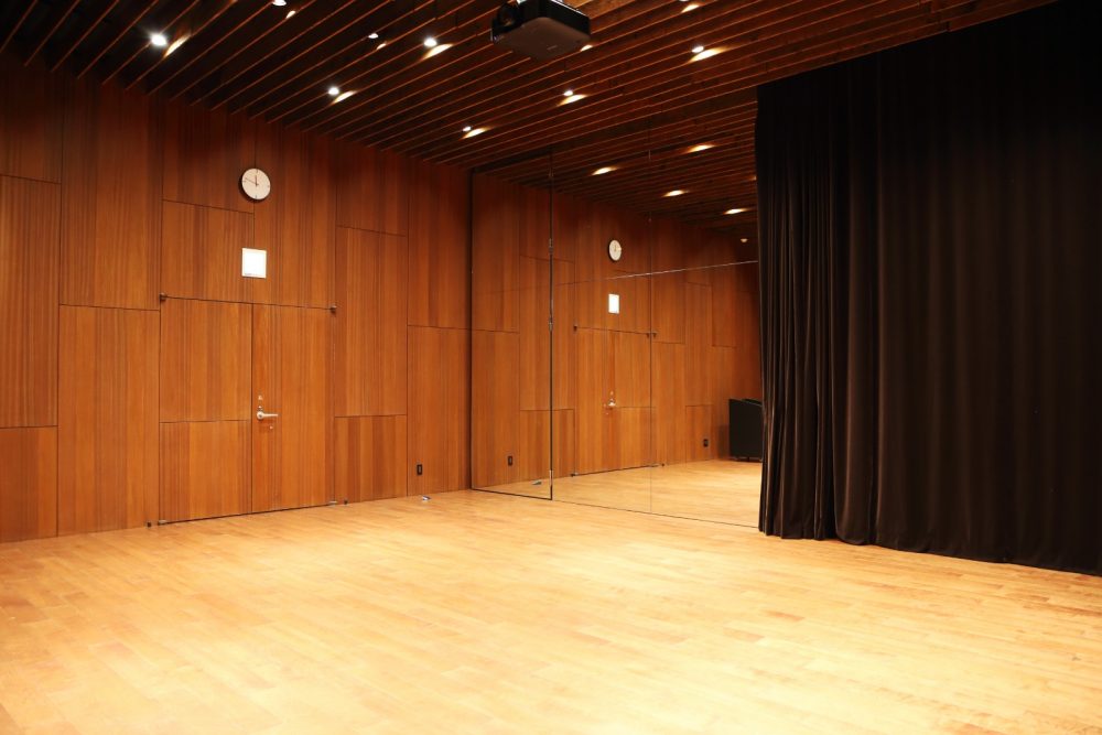 上映やダンスレッスンも可能なスタジオ