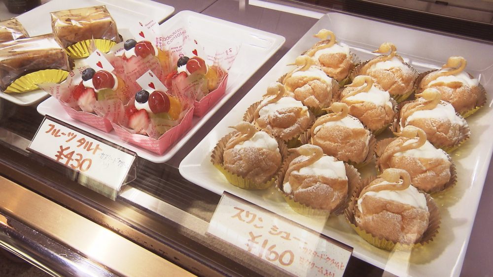 タルトやシュークリームも