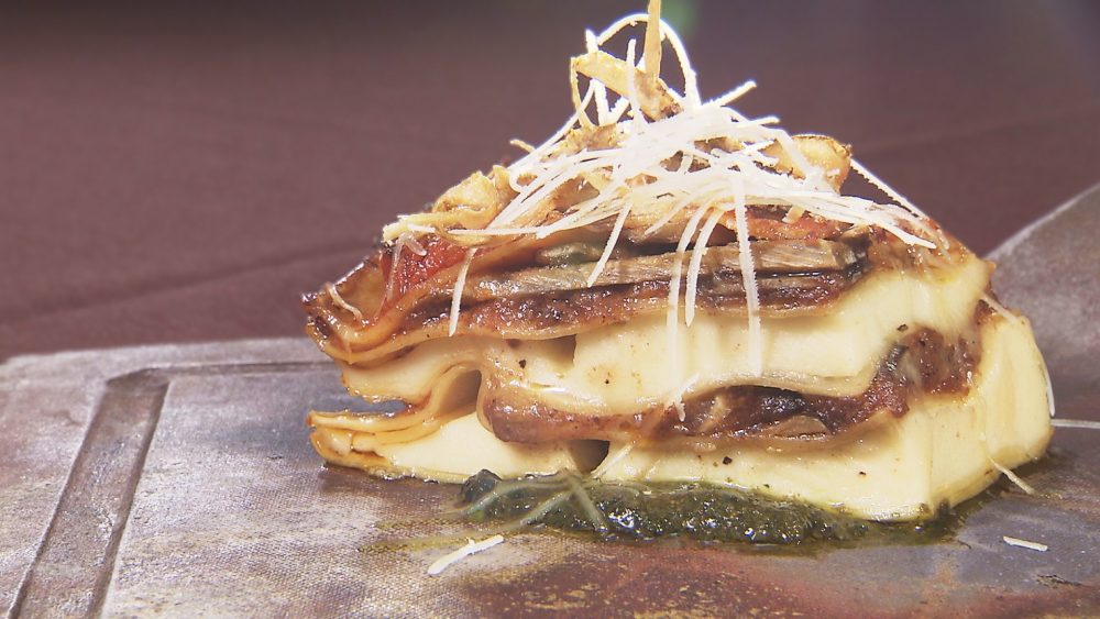 飾りソースは時期に合わせて