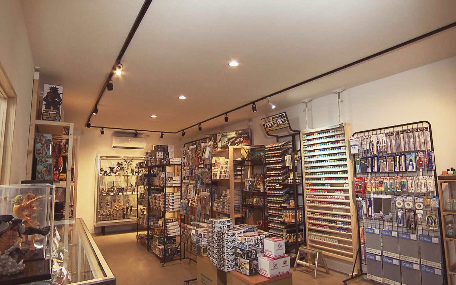制作スペースを併設！ホビーショップ