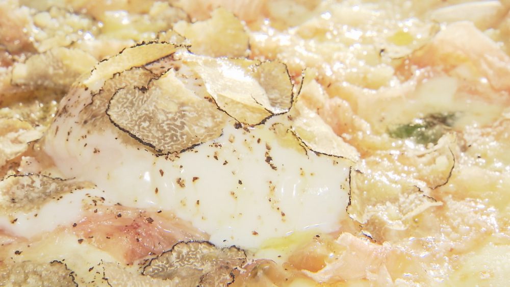 贅沢に黒トリュフとパンチェッタを