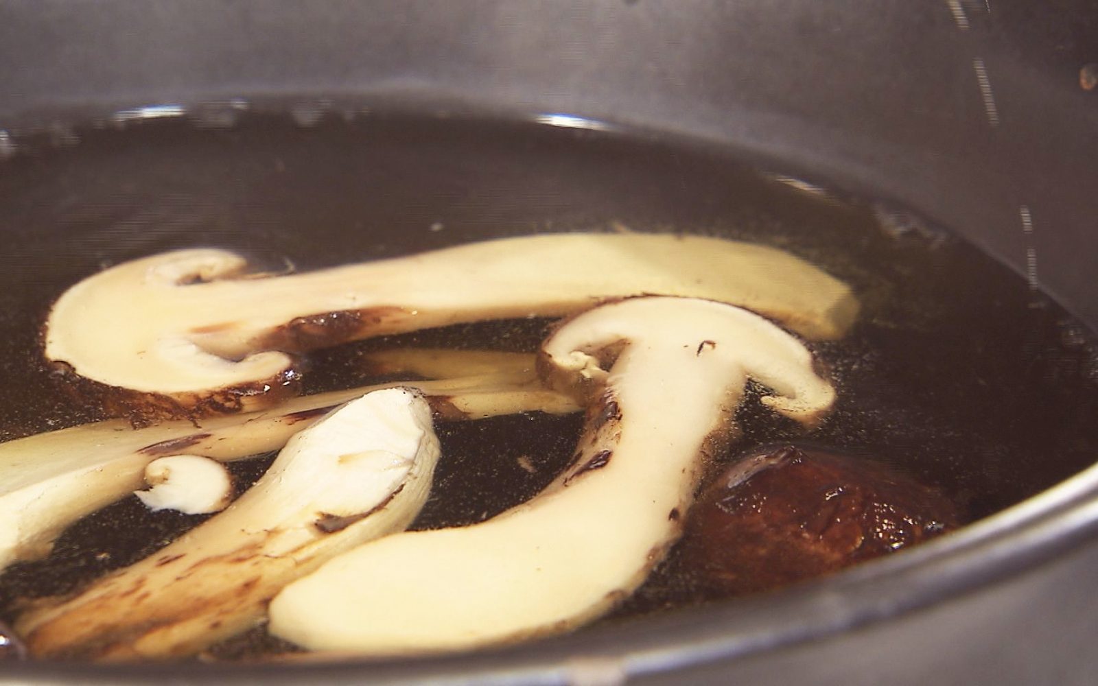 豪華！青森県産牛＆松茸のしゃぶしゃぶ