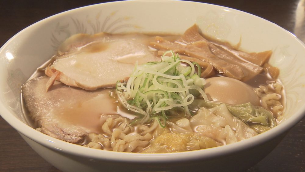 具材はたっぷり全部のせ