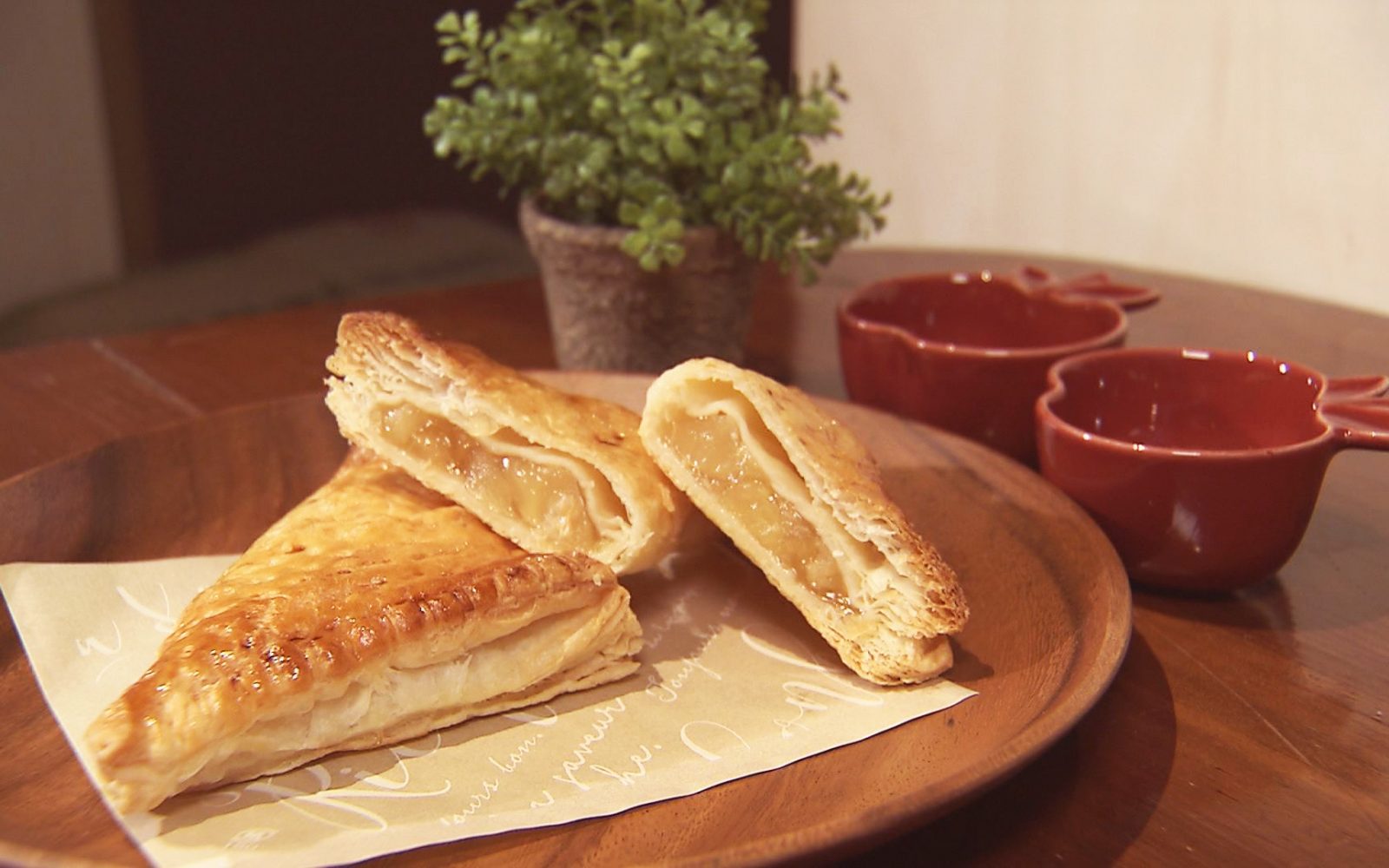 人気急上昇！県産りんごを使用した「窯出しアップルパイ」