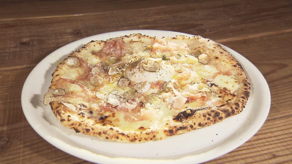 自家製パンチェッタのピッツァビスマルク イタリア産トリュフのせ