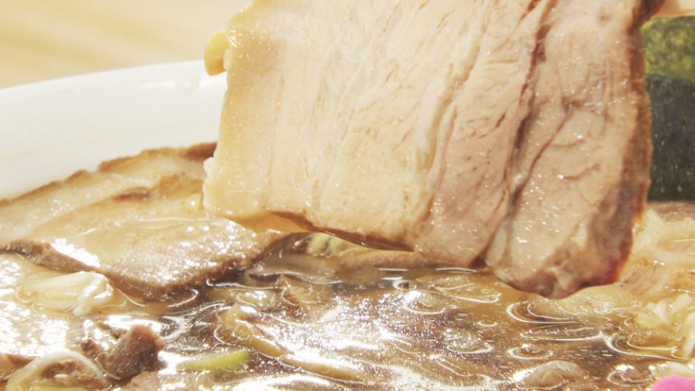 濃口醤油で煮込んだ豚バラチャーシュー