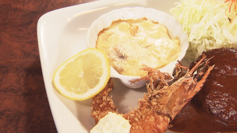 グラタンにエビフライも