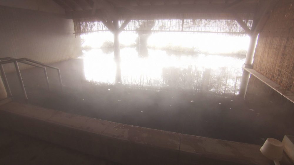 屋根付き温泉露天風呂