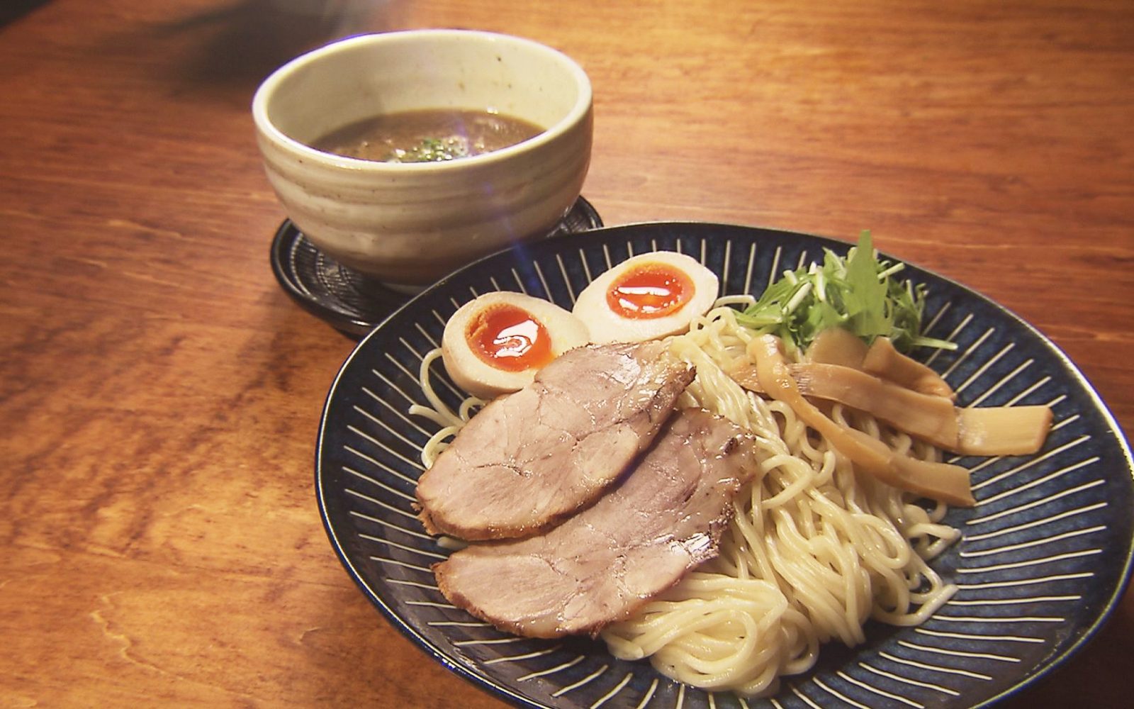 津軽煮干し・九州とんこつを合わせたハイブリットな一杯