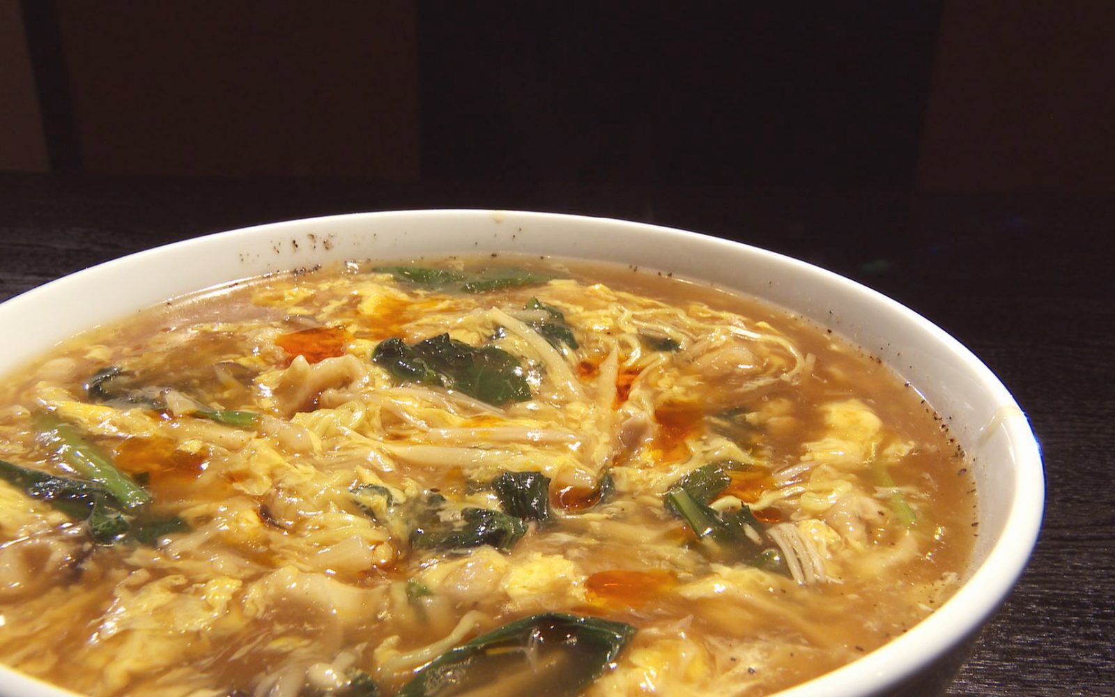 まろやかな辛みとクセのない酸味！旨辛な「酸辣湯麺」