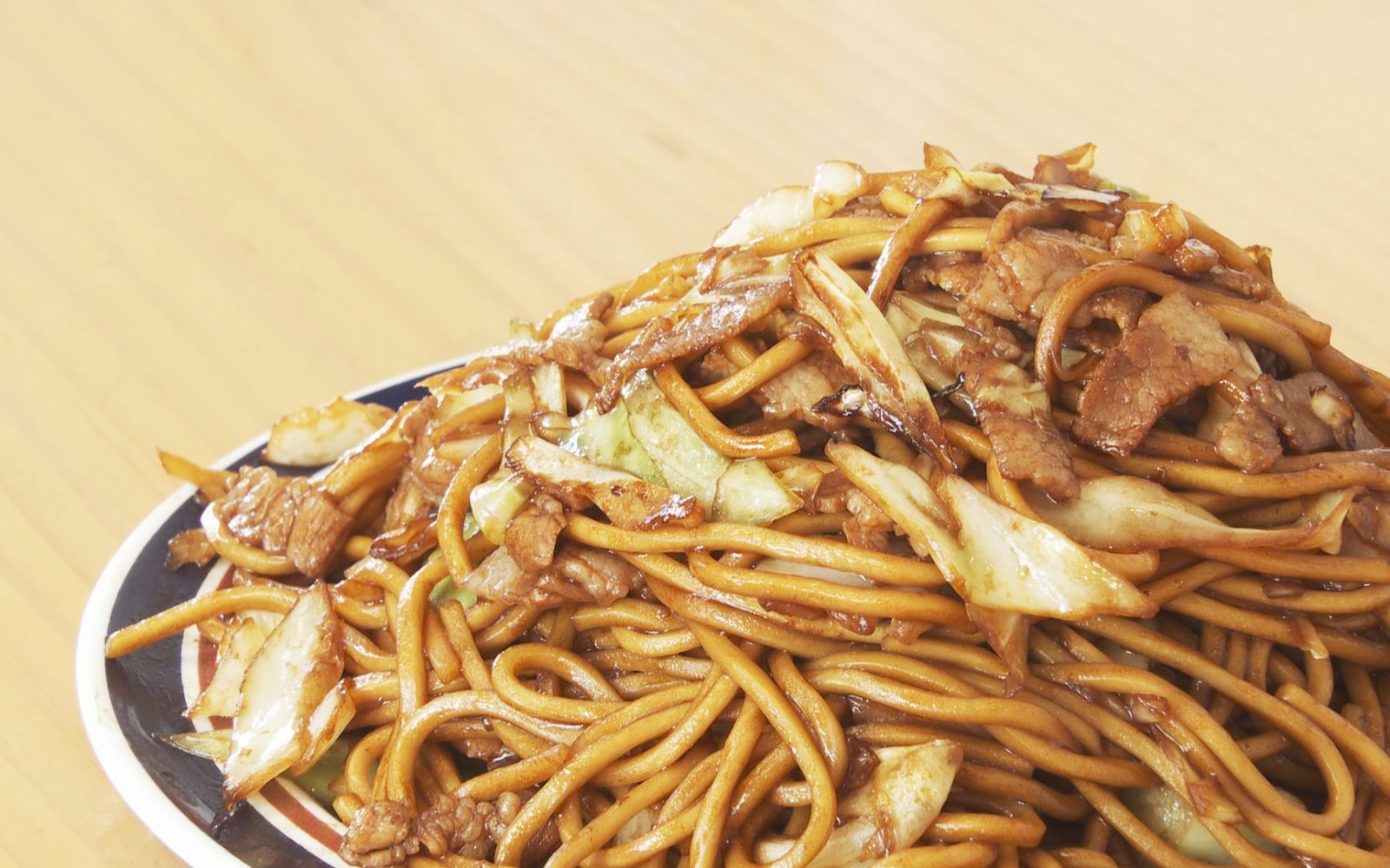 リーズナブル＆ボリューム満点！老舗製麺所直営の焼きそば