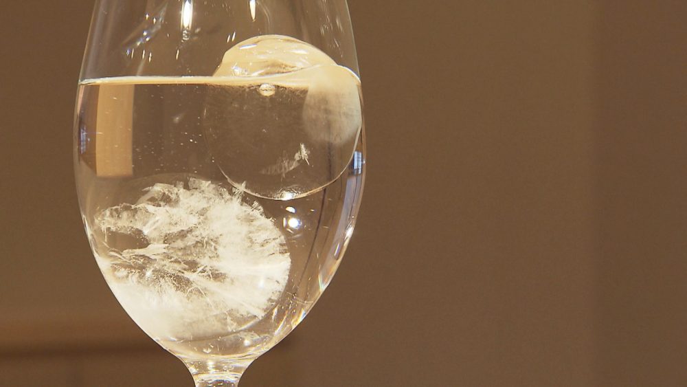 ワイングラスでお水を