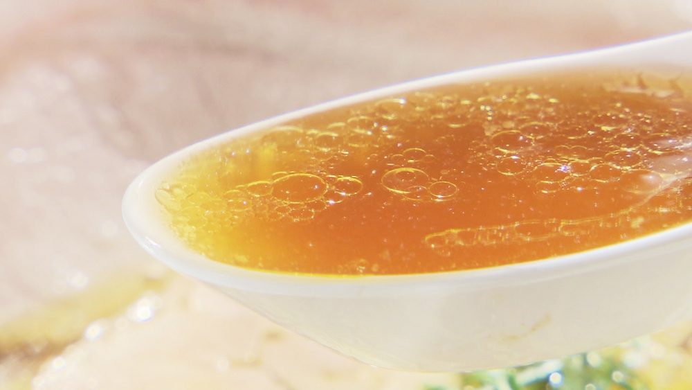 水と鶏のみでとったクリアスープ