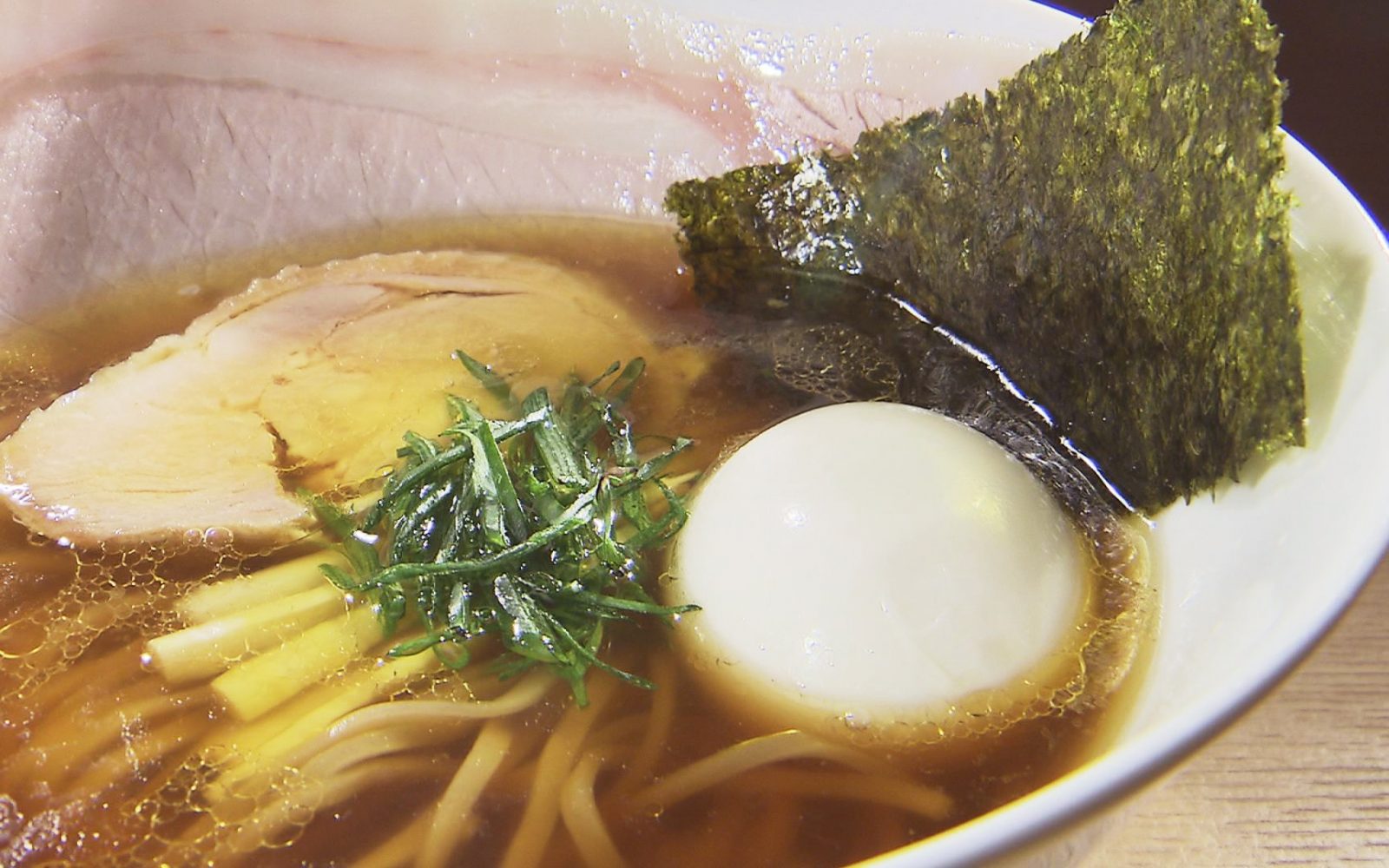 透き通った美のスープ！鶏ダシしょうゆの究極の一杯