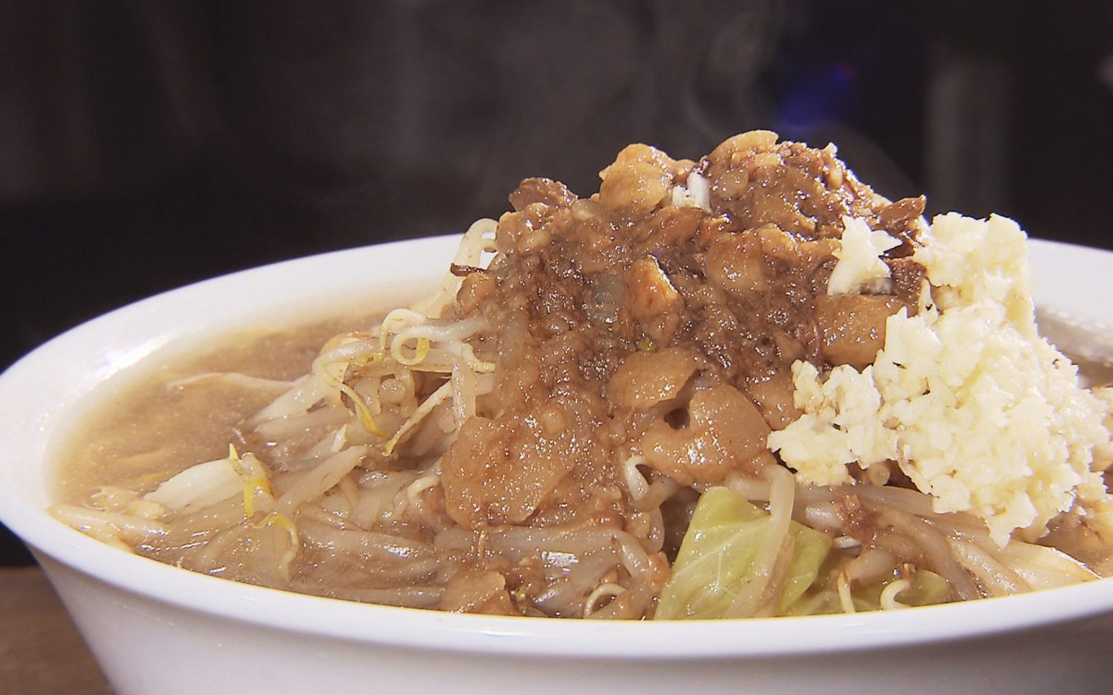 濃厚さの中にあっさり！超極太麺の絶品ラーメン