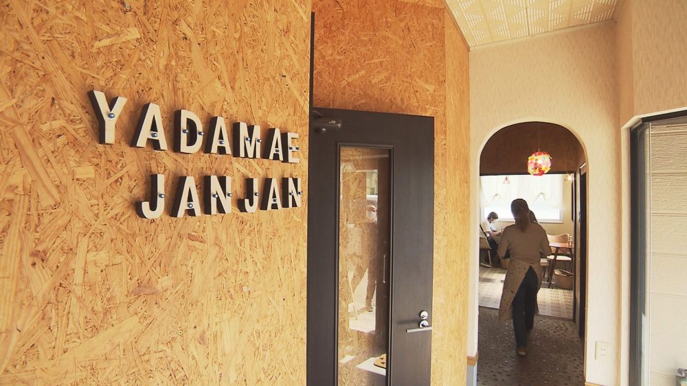 コーヒーとフロートと焼き菓子！おしゃれな隠れ家的カフェ