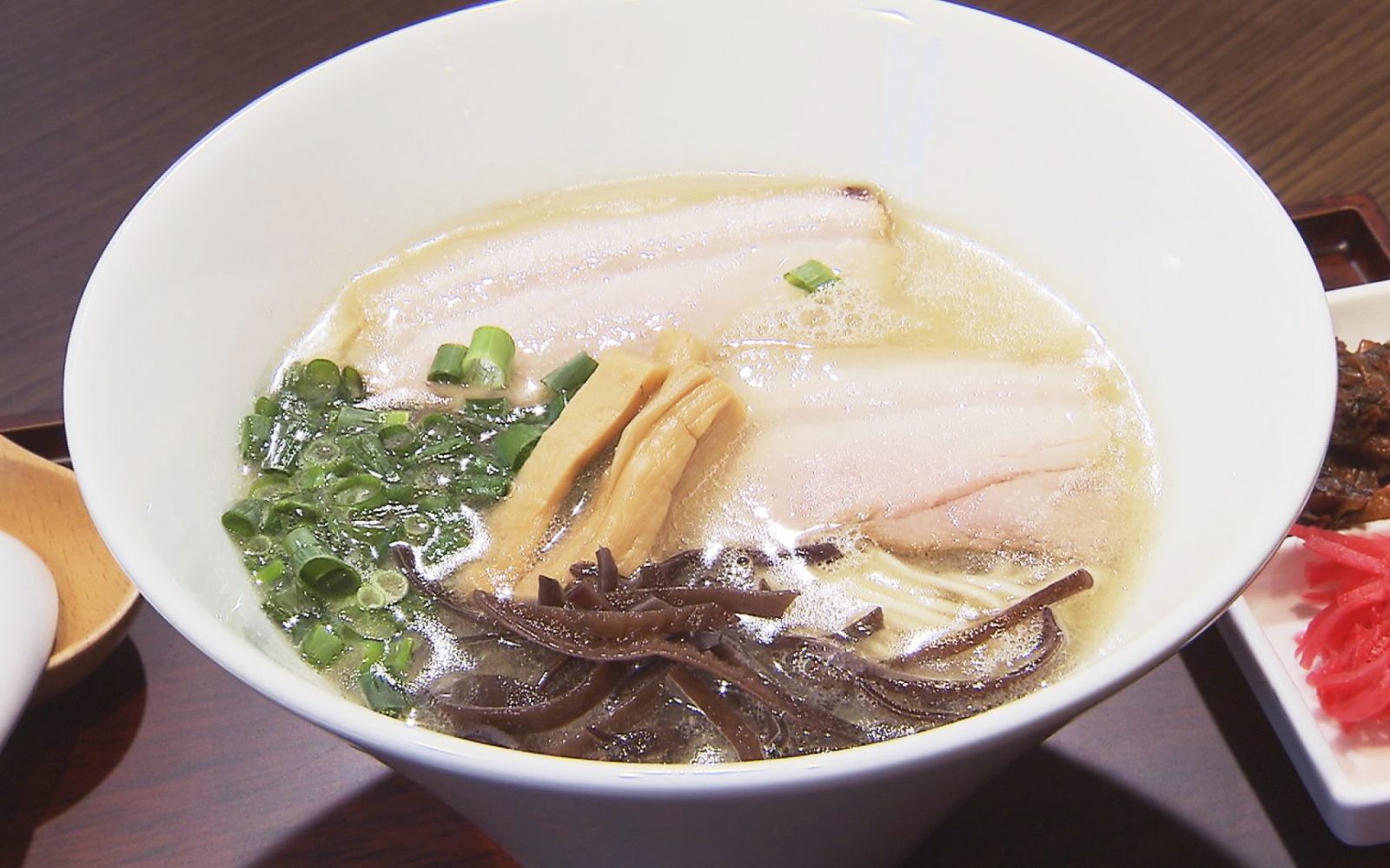 上品でまろやかな美味しさも「博多中華蕎麦」