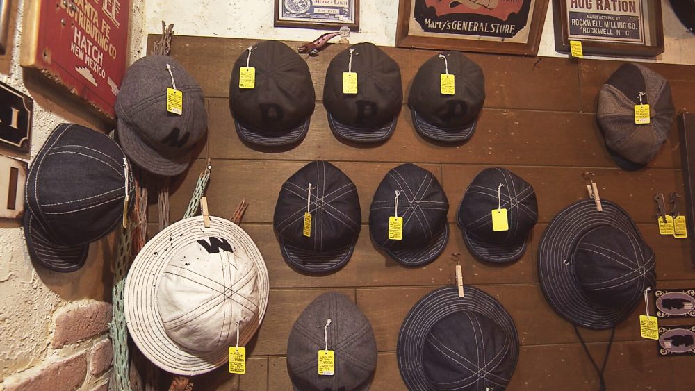 デニム生地の帽子