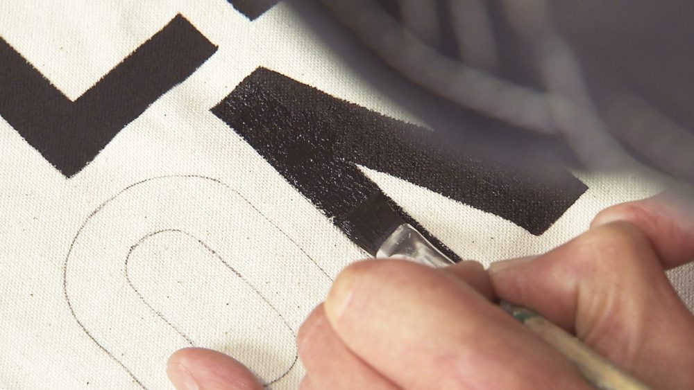 看板や企業ロゴなどもデザイン