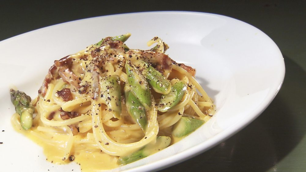 自家製パンチェッタにアスパラの甘みが楽しめるランチパスタ