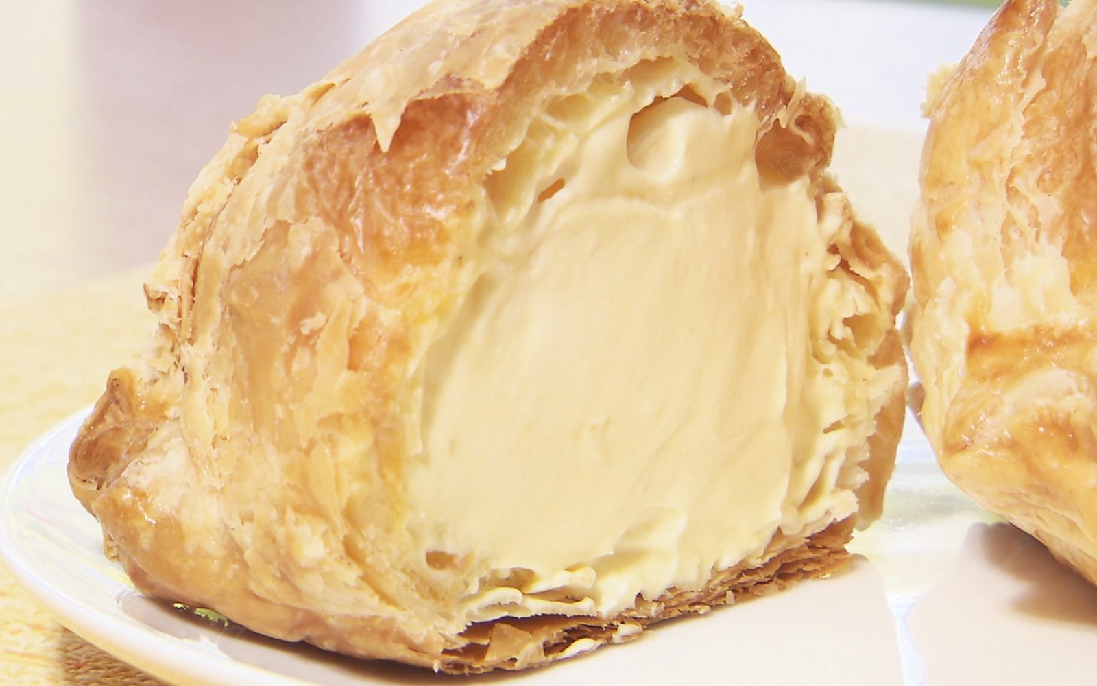 サクサクの生地にたっぷりカスタードクリームのパイシュー