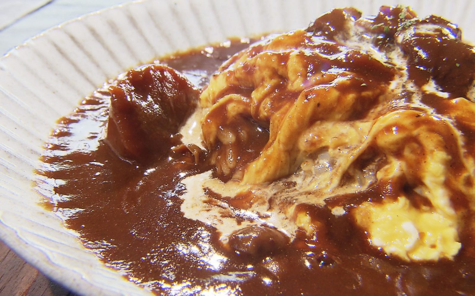 ふわとろたまごにビーフシチュー「オムシチュー」